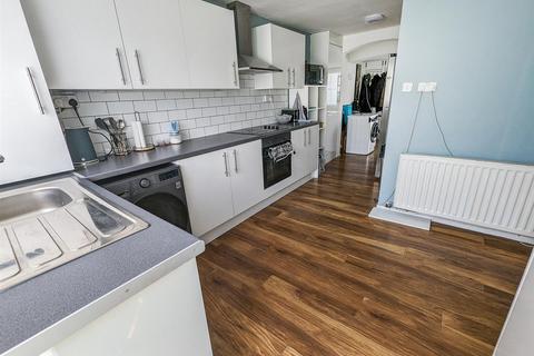 98 Beanfield Avenue, Corby, NN18 0AY