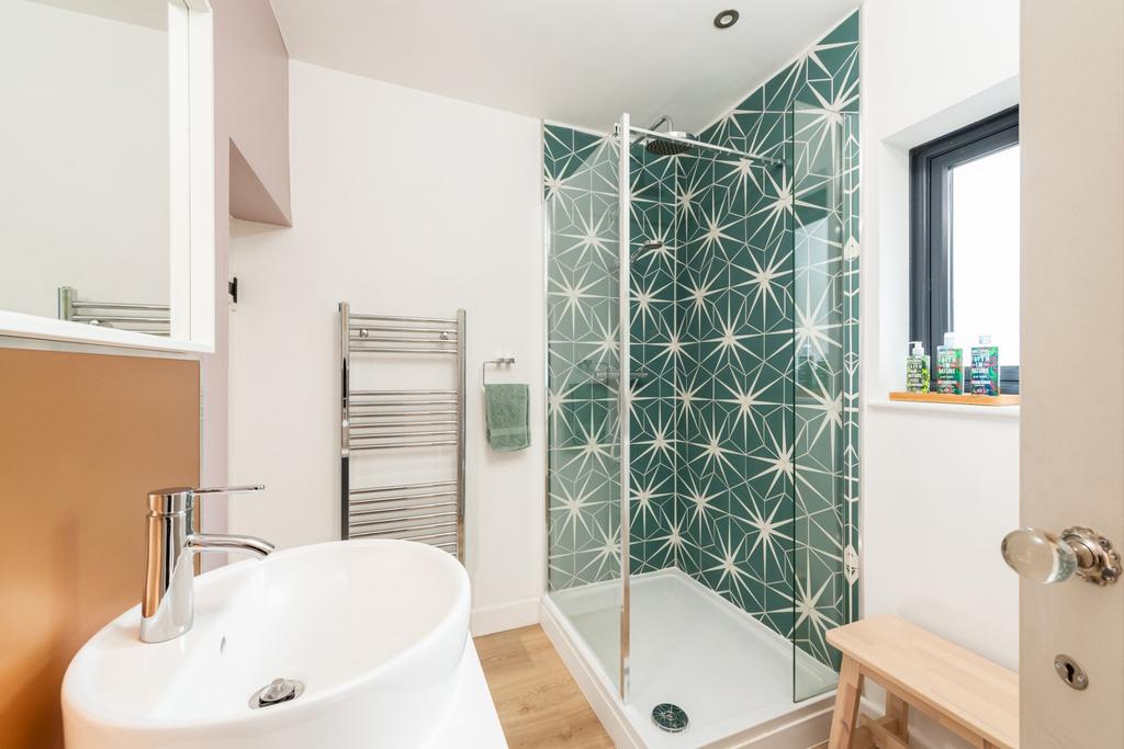 Annexe Shower Room