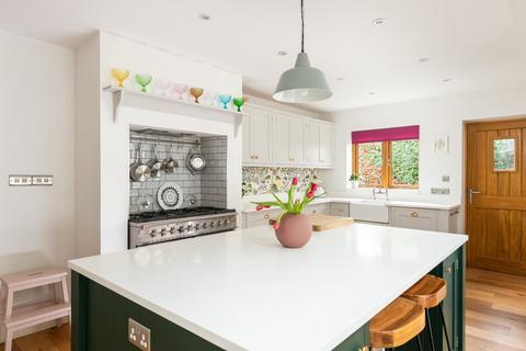 Foxholes Westfields, Whiteleaf, Princes Risborough, HP27 0LH
