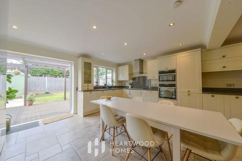 1 Swans Close, St Albans, AL4 0TL