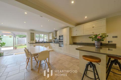 1 Swans Close, St Albans, AL4 0TL