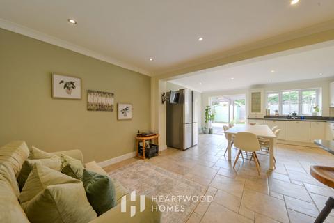 1 Swans Close, St Albans, AL4 0TL
