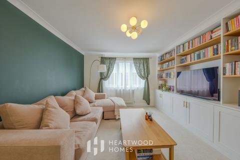 1 Swans Close, St Albans, AL4 0TL