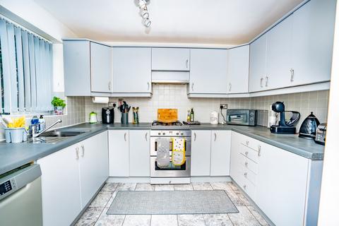 16 Haltonlea, Wilnecote, Tamworth, B77 4BN
