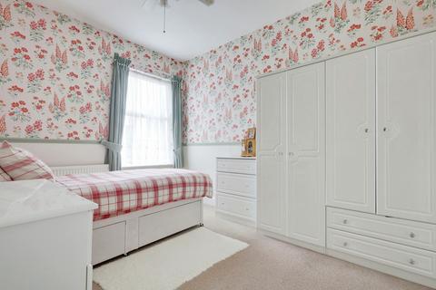 1 bedroom apartment for sale, Rochford Avenue, Westcliff-on-sea, SS0