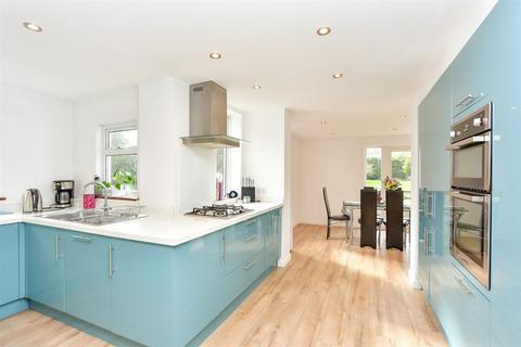 5 bedroom chalet for sale, Pump Lane, Rainham, Gillingham, Kent