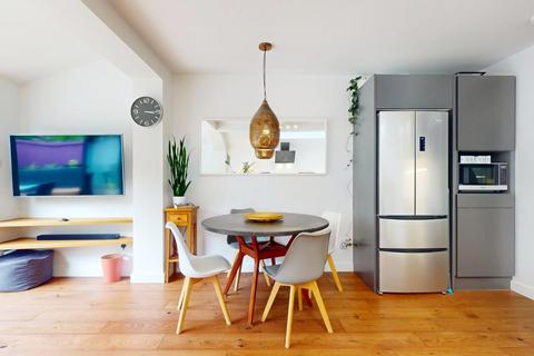 2 bedroom apartment to rent, Ashbourne Grove, London W4