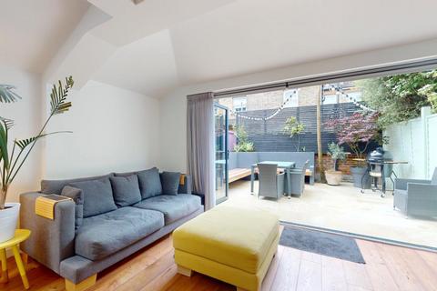 2 bedroom apartment to rent, Ashbourne Grove, London W4