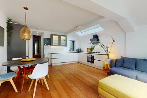 2 bedroom apartment to rent, Ashbourne Grove, London W4
