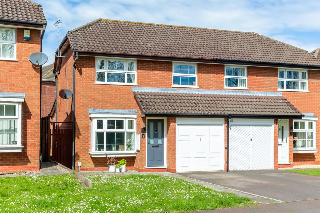Cox's Way, Abbeymead, Gloucester 3 bed semidetached house for sale £