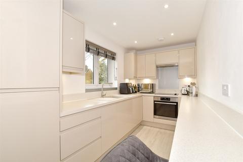 2 bedroom flat for sale, Lowdells Lane, East Grinstead, West Sussex