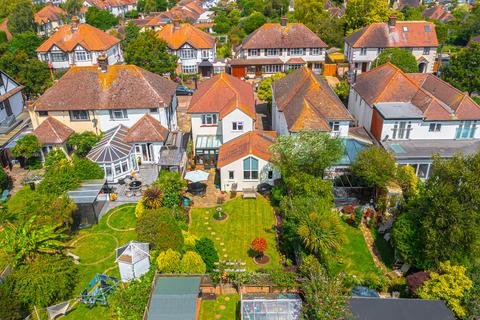 3 bedroom detached house for sale, Earls Hall Avenue, Southend-on-sea, SS2