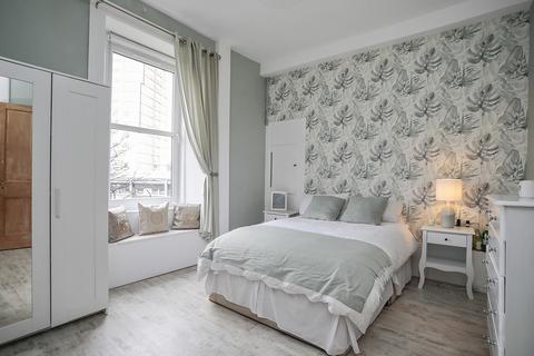 2 bedroom flat for sale, 22/6 Great Junction Street, Leith, Edinburgh, EH6 5LA