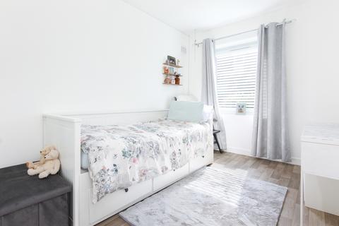 39 Buckstone Crescent, Edinburgh, EH10 6PP