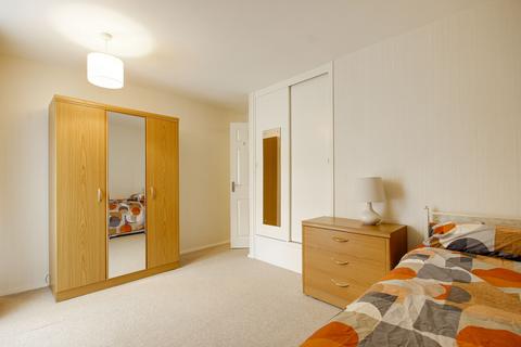2 bedroom flat to rent, Gordon Road, London N3