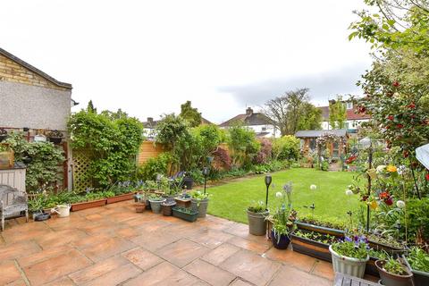 4 bedroom semi-detached house for sale, South Gipsy Road, Welling, Kent