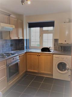 2 bedroom flat to rent, Russell Street, Reading RG1