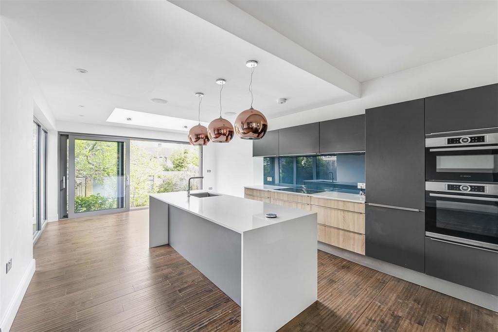 James anderson - 482 upper richmond rd west  8 .JP