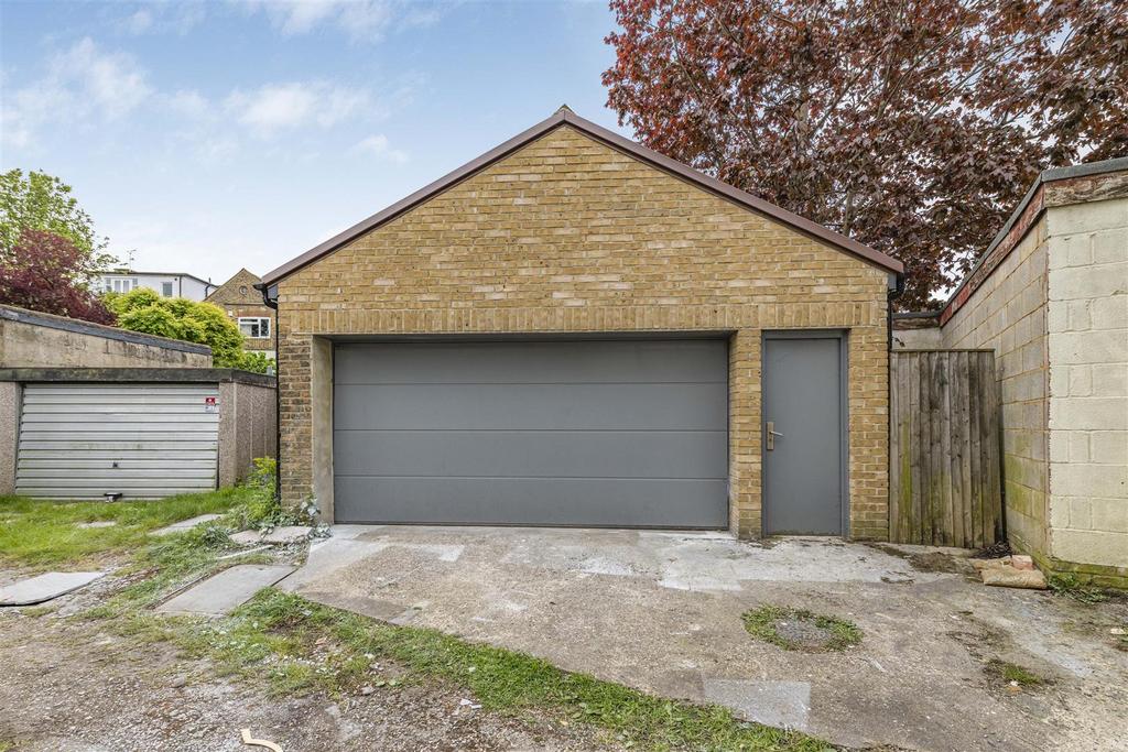 James anderson - 482 upper richmond rd west  14 .J