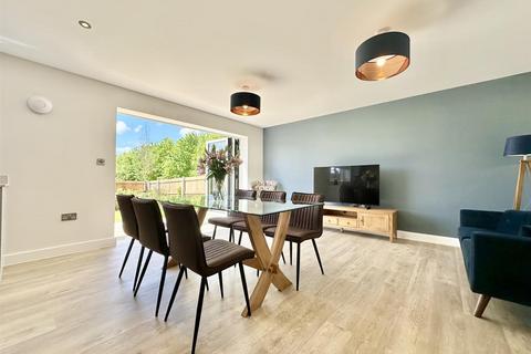 undefined, Over Old Road, Hartpury GL19