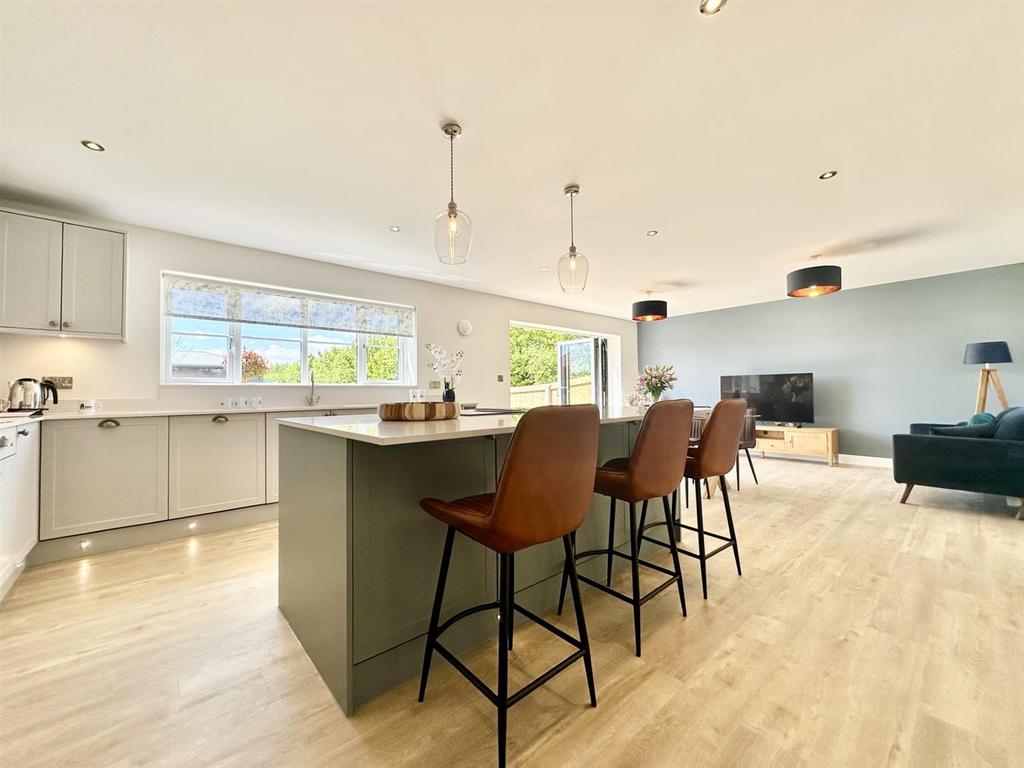 Breakfast Room.jpg