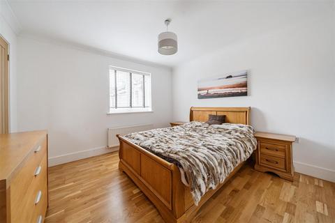 3 Arlott Close, Eversley, Hook, RG27 0RT