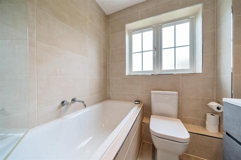 3 Arlott Close, Eversley, Hook, RG27 0RT