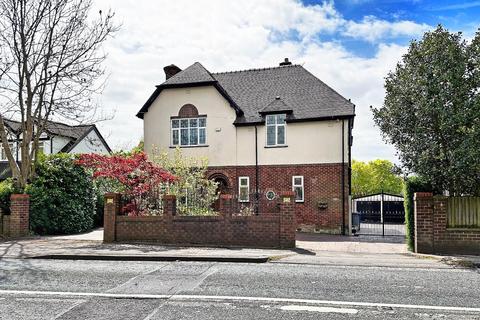 Hale Road, Hale Barns
