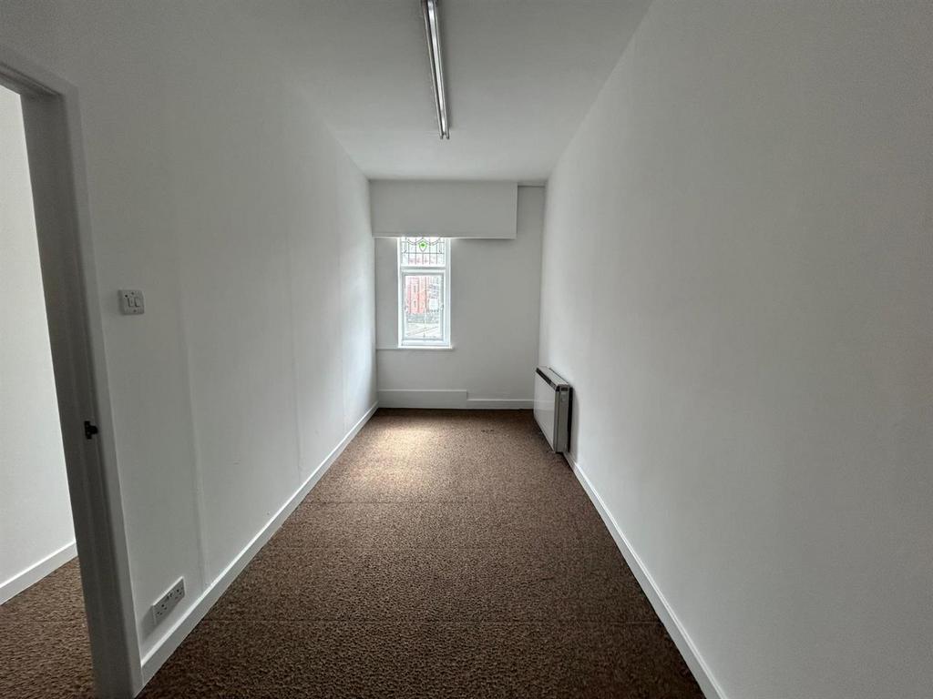 Office (2.4m2)