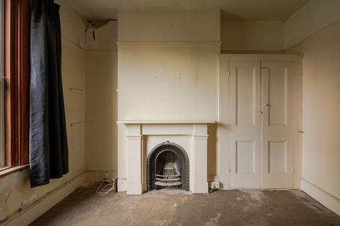 20 Forest Drive East, London, E11 1JY