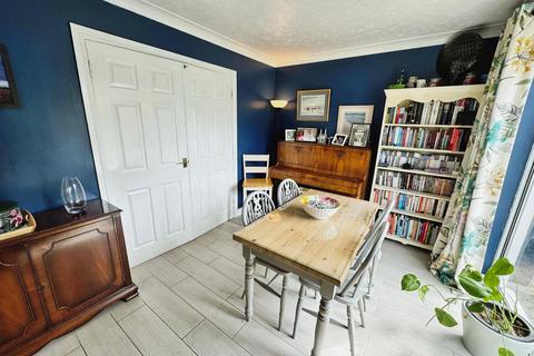 24 Adamson Drive, Horsehay, Telford, TF4 3UJ