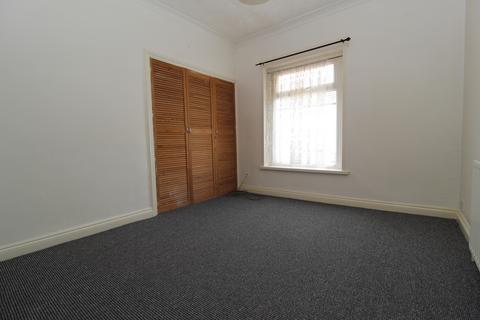 2 bedroom end of terrace house to rent, Holland street, Hull HU9
