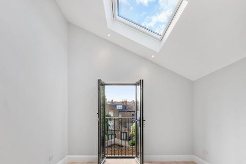 Studio for sale, Bloemfontein Road, Shepherd's Bush W12