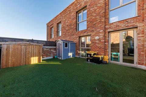 30, Nowlan Court Rosenburg Road, London, W3 8GF