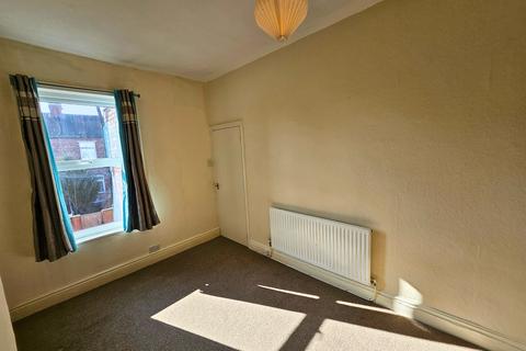 2 bedroom terraced house to rent, Stephen Street, Urmston, M41