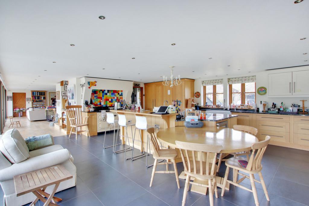 Kitchen/Breakfast Rm