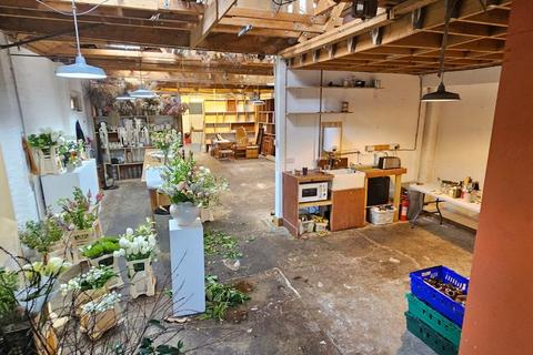 Industrial unit to rent, Bethnal Green E2