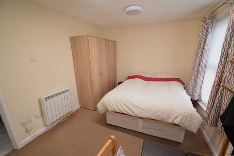 Studio to rent, St Marys