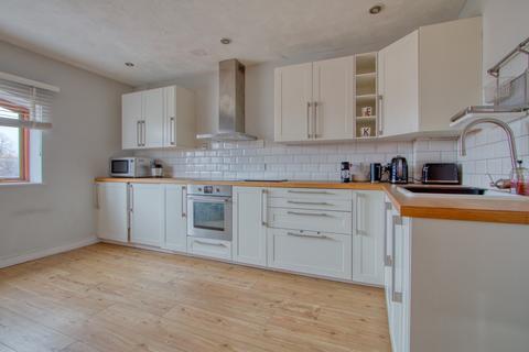 1 bedroom flat to rent, 12 Hatchers Court Kingston Road, Taunton