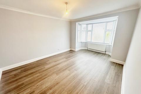 3 bedroom flat to rent, Welbeck Avenue, Hove BN3