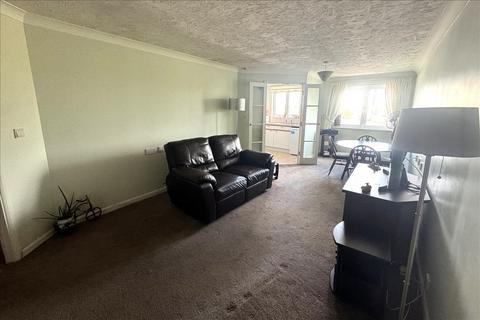 1 bedroom flat for sale, Felbridge Court, Feltham, Middlesex, TW13