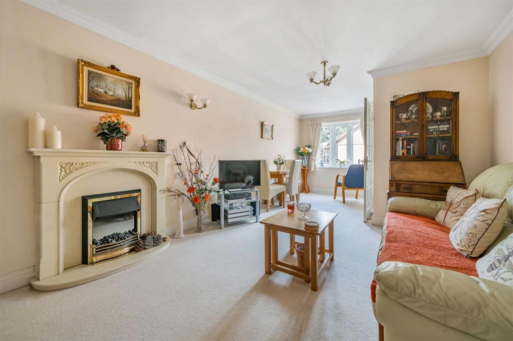 Sitting/dining room