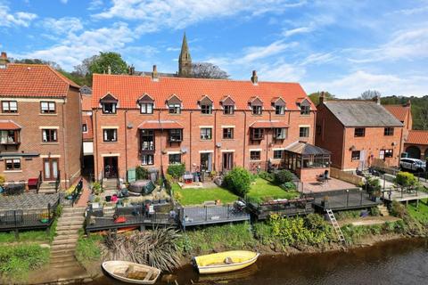 3 bedroom terraced house for sale, 29 Mill Court, Ruswarp