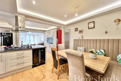 102 Cecil Avenue, Hornchurch, RM11 2NB