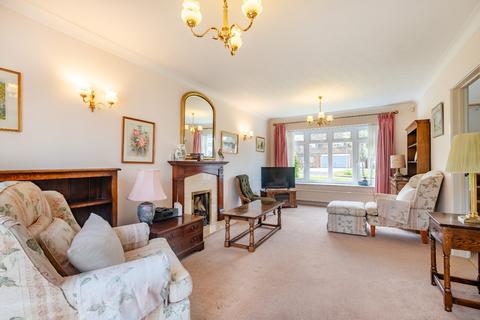 28 Archery Fields, Odiham, Hook, RG29 1AE