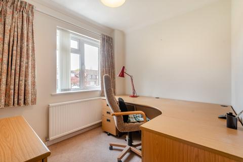 28 Archery Fields, Odiham, Hook, RG29 1AE