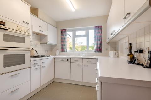 28 Archery Fields, Odiham, Hook, RG29 1AE