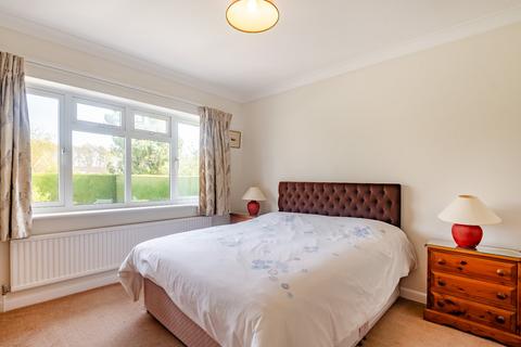 28 Archery Fields, Odiham, Hook, RG29 1AE