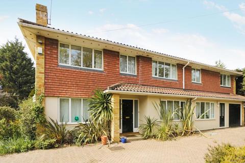 6 bedroom detached house to rent, Green Lane, Cobham, Surrey, KT11 2NN