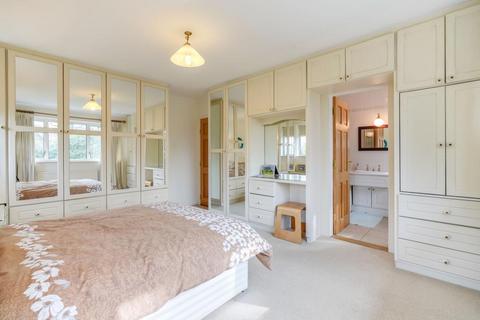 6 bedroom detached house to rent, Green Lane, Cobham, Surrey, KT11 2NN